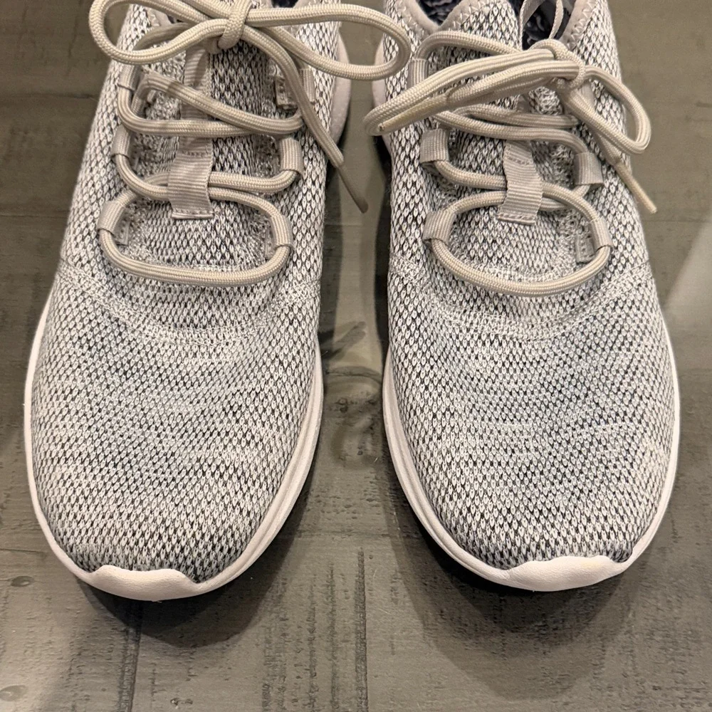 Avia Light Gray Athletic Shoes. Casual Every Day Shoe Womens 8.5. Minimal wear. - Picture 5 of 10